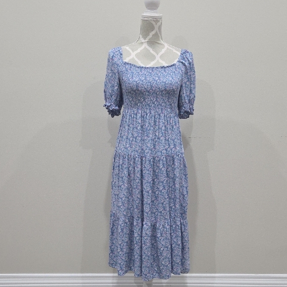 Dresses & Skirts - Chic Blue Floral Midi Dress